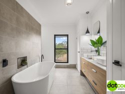 85A Panorama Rd, Calala NSW 2340, Australia
