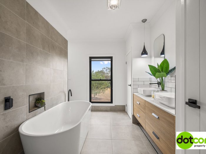 85A Panorama Rd, Calala NSW 2340, Australia