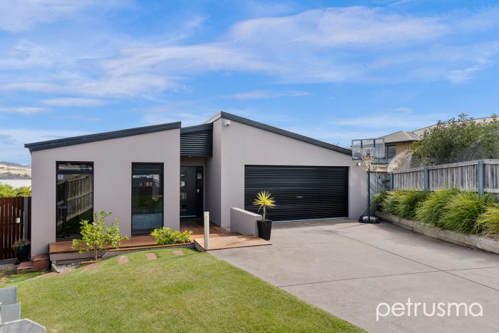 17 Abate Pl, Midway Point TAS 7171, Australia