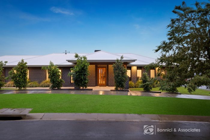 10 Avenel Cct, Wodonga VIC 3690, Australia
