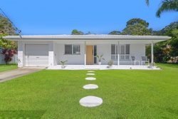 174 The Round Dr, Avoca Beach NSW 2251, Australia