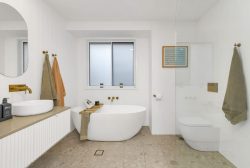 174 The Round Dr, Avoca Beach NSW 2251, Australia