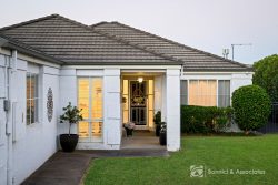 69 Avondale Dr, Wodonga VIC 3690, Australia