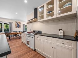 252-264 Ballarat Rd, Hamilton VIC 3300, Australia