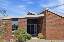 60 Ballarat Rd, Hamilton VIC 3300, Australia
