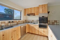 60 Ballarat Rd, Hamilton VIC 3300, Australia