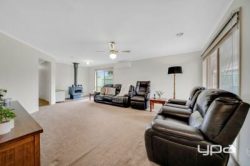 7 Binnak Ct, Meadow Heights VIC 3048, Australia