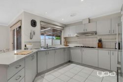 7 Binnak Ct, Meadow Heights VIC 3048, Australia