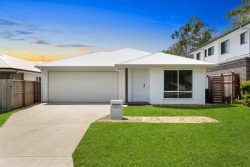 14 Maximillian Cres, Deebing Heights QLD 4306, Australia