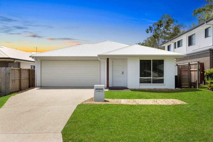 14 Maximillian Cres, Deebing Heights QLD 4306, Australia