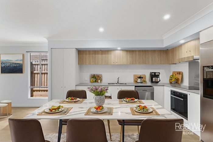 14 Maximillian Cres, Deebing Heights QLD 4306, Australia