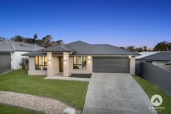 4 Bruce St, Gleneagle QLD 4285, Australia