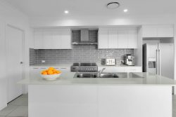 4 Bruce St, Gleneagle QLD 4285, Australia