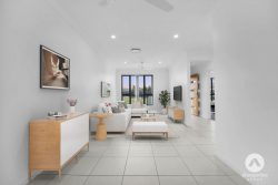 4 Bruce St, Gleneagle QLD 4285, Australia