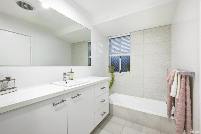 2 Chisholm Cir, Seville Grove WA 6112, Australia