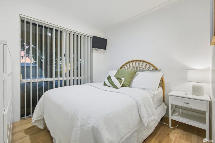 2 Chisholm Cir, Seville Grove WA 6112, Australia