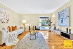 10 Cityview Cres, Tarneit VIC 3029, Australia