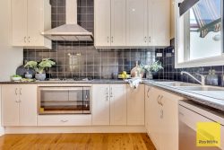10 Cityview Cres, Tarneit VIC 3029, Australia