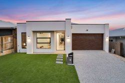 13 Tyson St, White Rock QLD 4306, Australia
