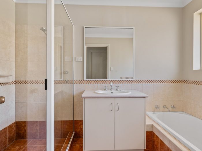 25 Cotter St N, Hannans WA 6430, Australia