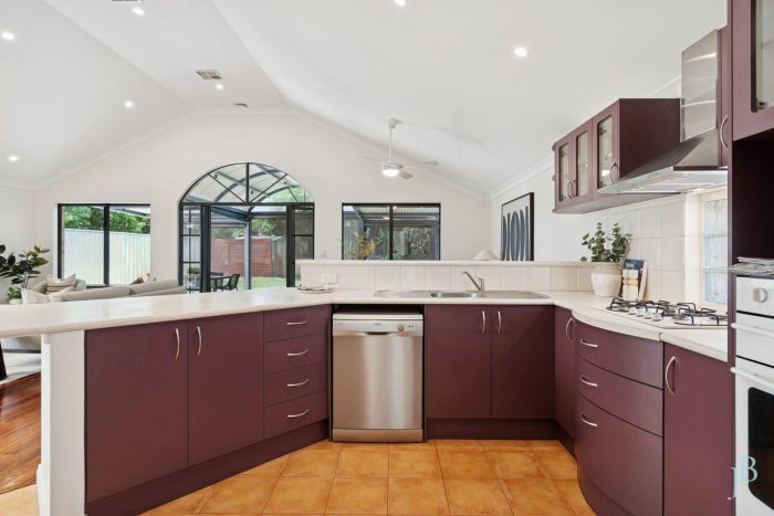 23 Crawshaw Cres, Manning WA 6152, Australia