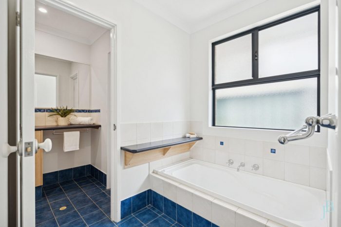 23 Crawshaw Cres, Manning WA 6152, Australia