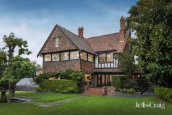 2 Daracombe Ave, Kew VIC 3101, Australia