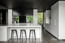 2 Daracombe Ave, Kew VIC 3101, Australia
