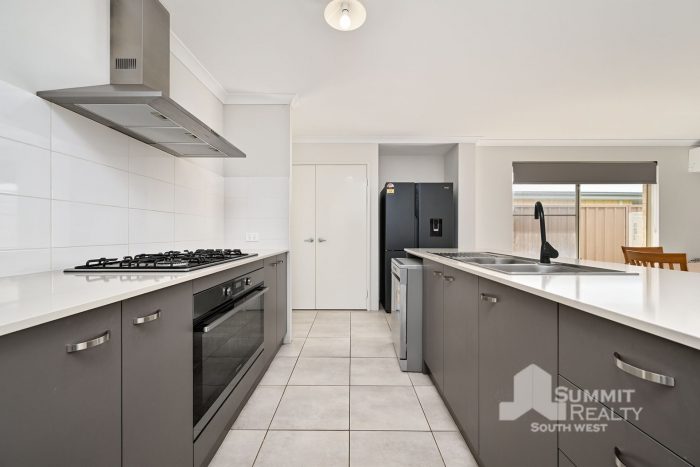 10 Di Chiera Bnd, Dalyellup WA 6230, Australia