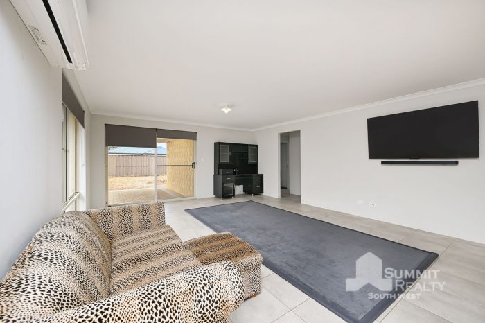10 Di Chiera Bnd, Dalyellup WA 6230, Australia