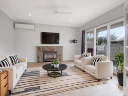 11 Dickens St, Hamilton VIC 3300, Australia