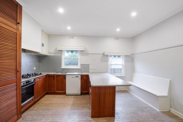 11 Dickens St, Hamilton VIC 3300, Australia