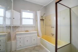11 Dickens St, Hamilton VIC 3300, Australia