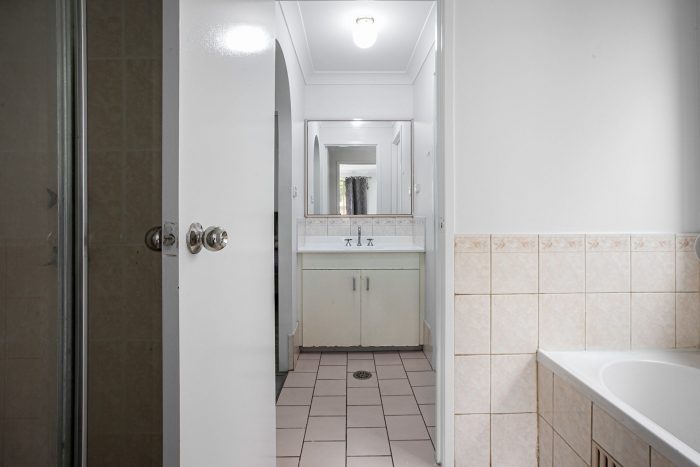 27 Floribunda Ave, Glenmore Park NSW 2745, Australia