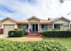 30 Elizabeth Dr, Bucasia QLD 4750, Australia