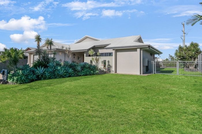 85 Gingham St, Glenella QLD 4740, Australia