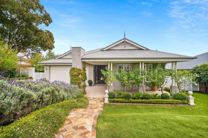 11 Ginahgulla Dr, Bowral NSW 2576, Australia