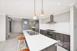 146 Grand Entrance, Australind WA 6233, Australia