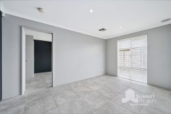 146 Grand Entrance, Australind WA 6233, Australia