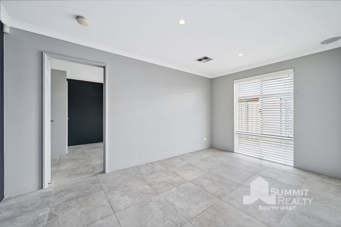 146 Grand Entrance, Australind WA 6233, Australia