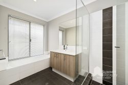 146 Grand Entrance, Australind WA 6233, Australia