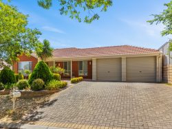 3 Gumnut Rd, Seaford Rise SA 5169, Australia