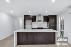 25 Holland Cres, Truganina VIC 3029, Australia
