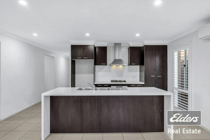 25 Holland Cres, Truganina VIC 3029, Australia
