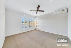 25 Holland Cres, Truganina VIC 3029, Australia