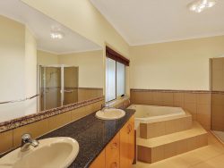 56 Rodger Pl, Bushfield VIC 3281, Australia