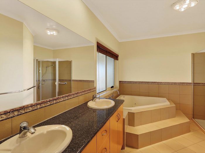 56 Rodger Pl, Bushfield VIC 3281, Australia