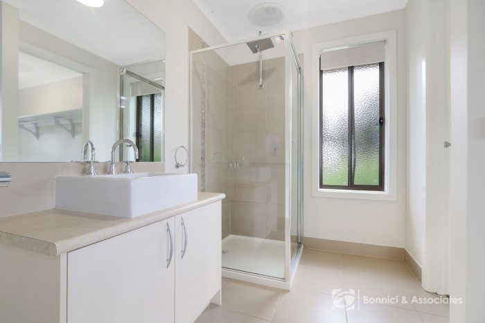 71 Huon-Kiewa Rd, Tangambalanga VIC 3691, Australia