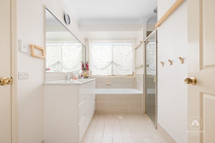 59 Julie St, Crestmead QLD 4132, Australia