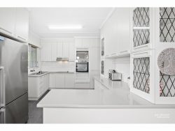 252 Rockonia Rd, Koongal QLD 4701, Australia